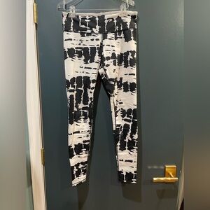 Alo Black and White Leggings